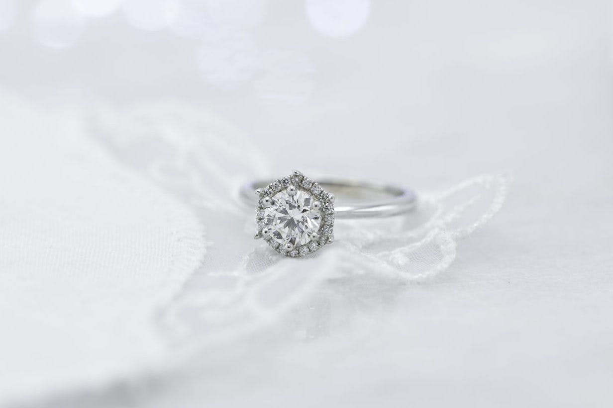 Is an SI1 Clarity Diamond a Good Choice?